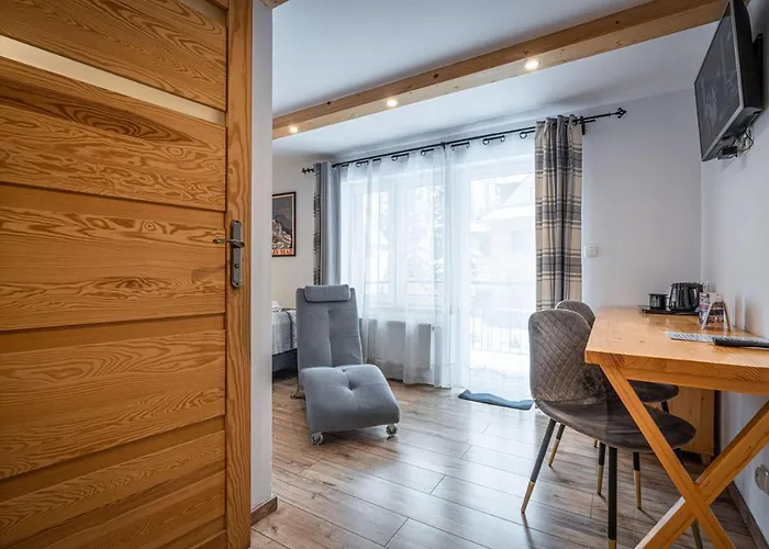 Mountain Centrum 홈스테이 *